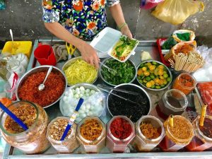 Bánh tráng trộn Sài Gòn – Món quà vặt hấp dẫn ăn là nhớ